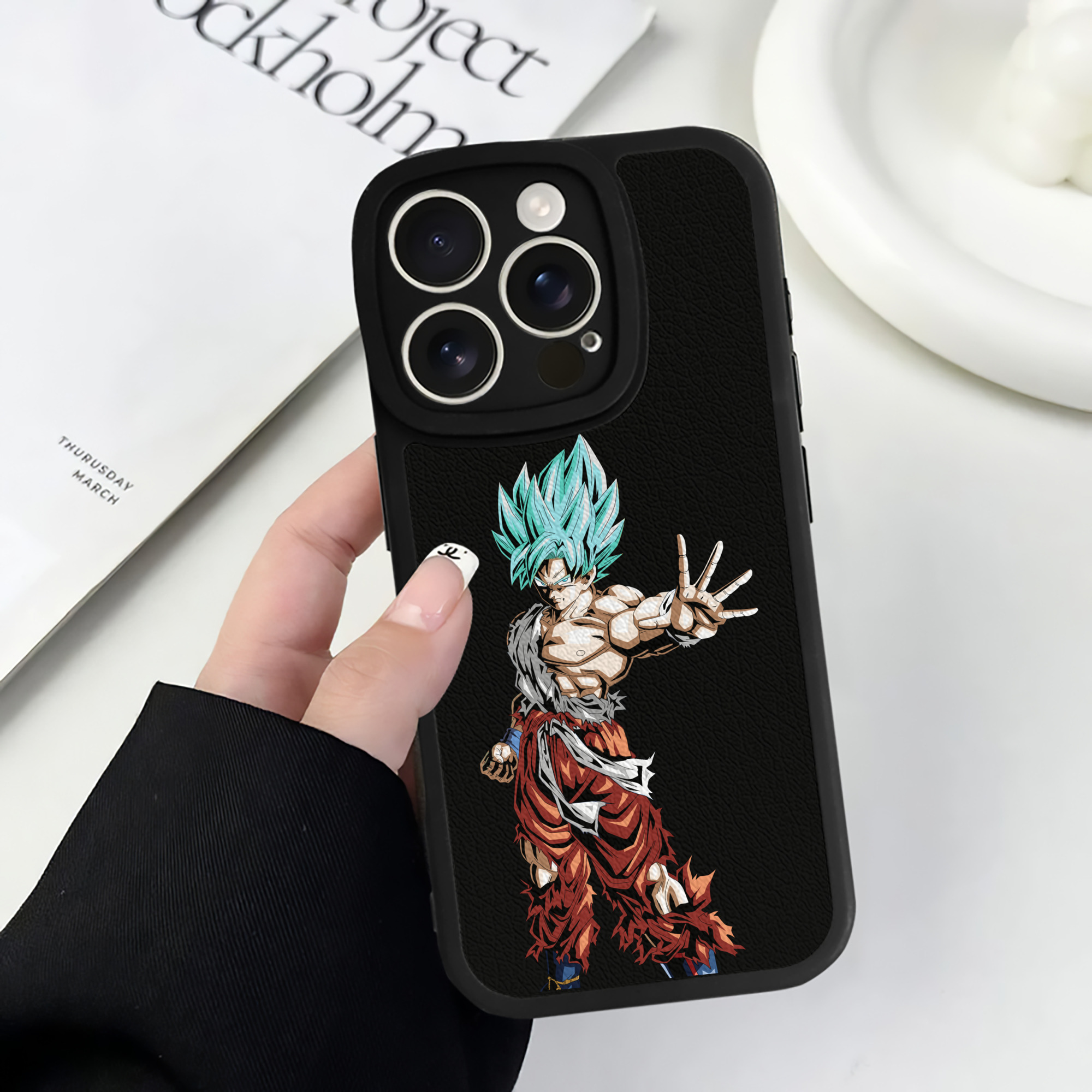 （画像用） ドラゴンボール 孫悟空（そん ごくう）Son Goku カカロット DRAGON BALL Kakarotto 【iPhone 16シリーズ対応】シリコンスマホケース（レザー調） 材質：シリコン